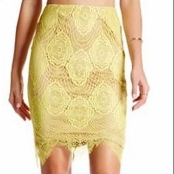 L’ATISTE Yellow Lace Overlay Skirt Set - Picture 7 of 7